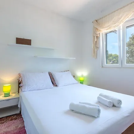 2 Bedroom Pet Friendly In Holiday home *